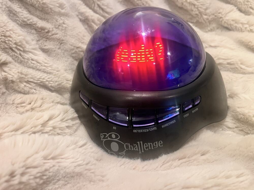 Radica 20Q Challenge Electronic Handheld Game Purple Dome Sphere AI Mind Reader